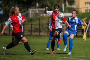 Mecz pierwszej ligi piłki nożnej kobiet: Tarnovia - UKS SMS II Łódź